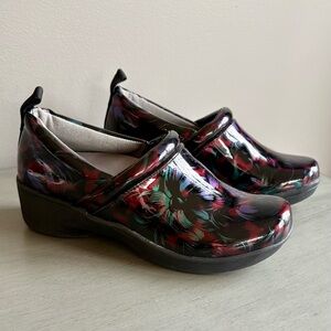 Giani Bernini Comfort Trek Cavvell Memory Foam Slip On Clogs Women 7 NWOT